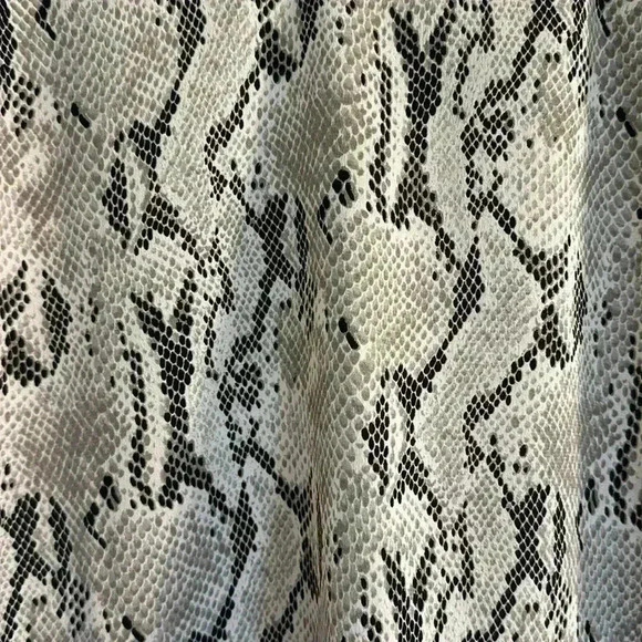 EUC Women’s Express Snakeskin Tank Size Small - Picture 2 of 2